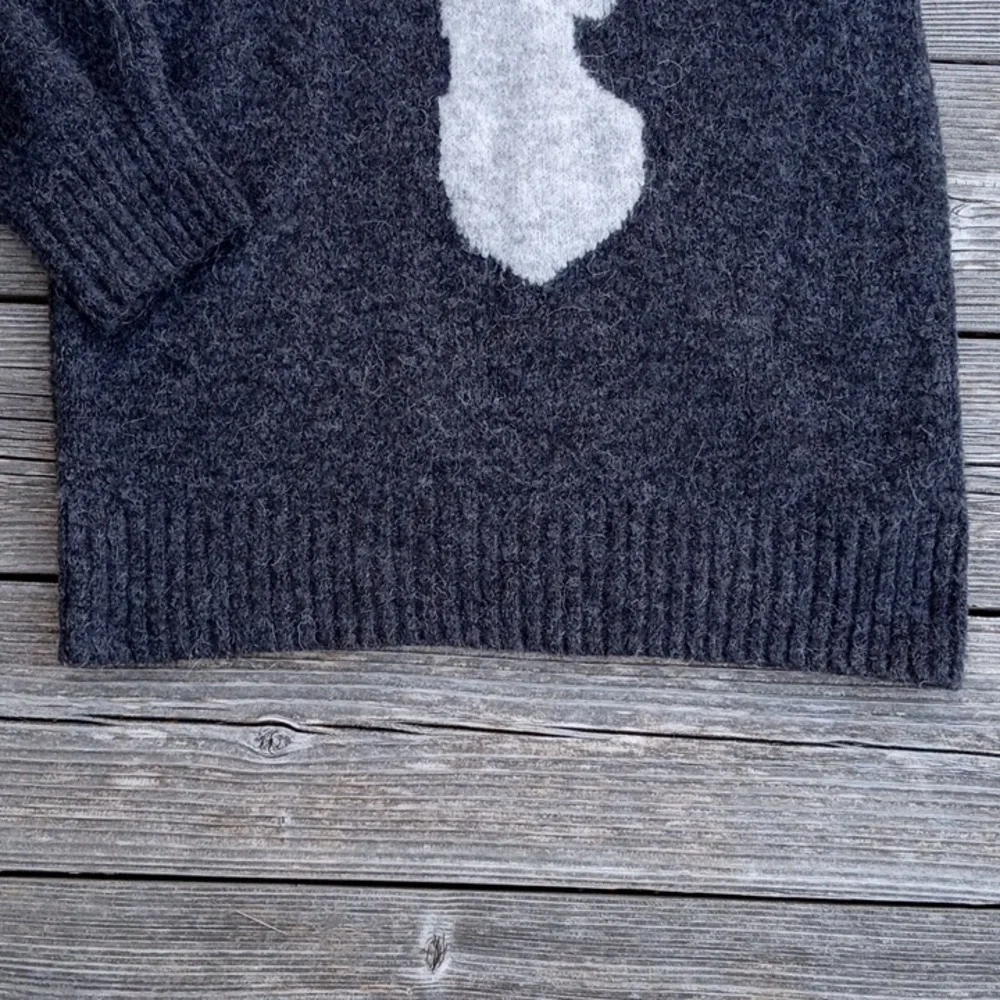 Women's Gray Alpaca Sweater with Deer Design - Picture 9 of 13